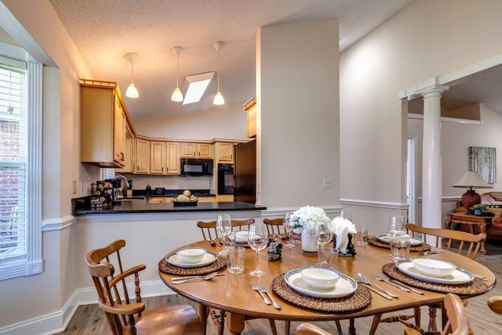 Bears Valley Inn - Great Location! - Peaceful, Children And Dog Friendly Retreat - Less Than 15 Min To All Attractions - Private Pool Club & Fishing Hole - Game Room With Tv Sevierville Exterior foto