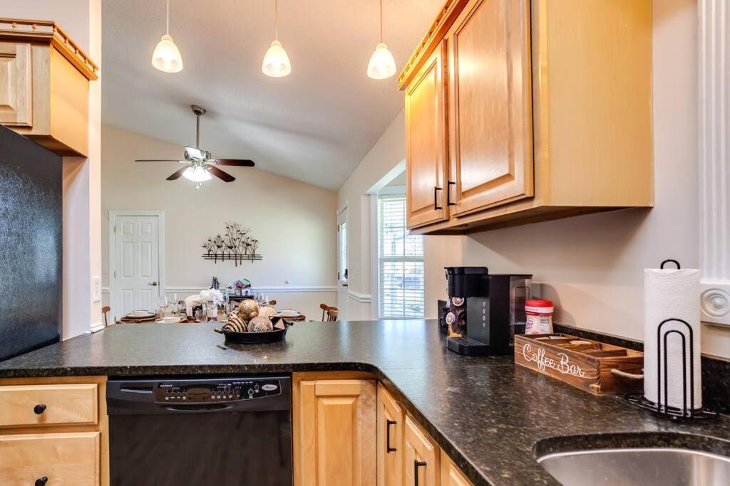 Bears Valley Inn - Great Location! - Peaceful, Children And Dog Friendly Retreat - Less Than 15 Min To All Attractions - Private Pool Club & Fishing Hole - Game Room With Tv Sevierville Exterior foto