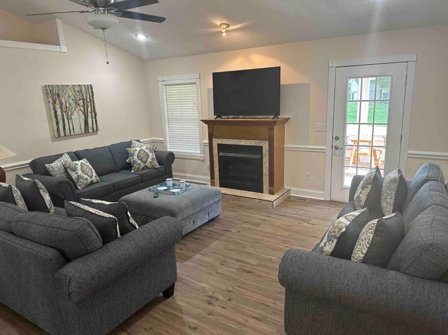 Bears Valley Inn - Great Location! - Peaceful, Children And Dog Friendly Retreat - Less Than 15 Min To All Attractions - Private Pool Club & Fishing Hole - Game Room With Tv Sevierville Exterior foto